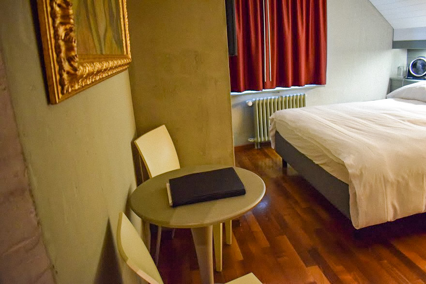 Hotel Limmatblick Zurich - bedroom from the door