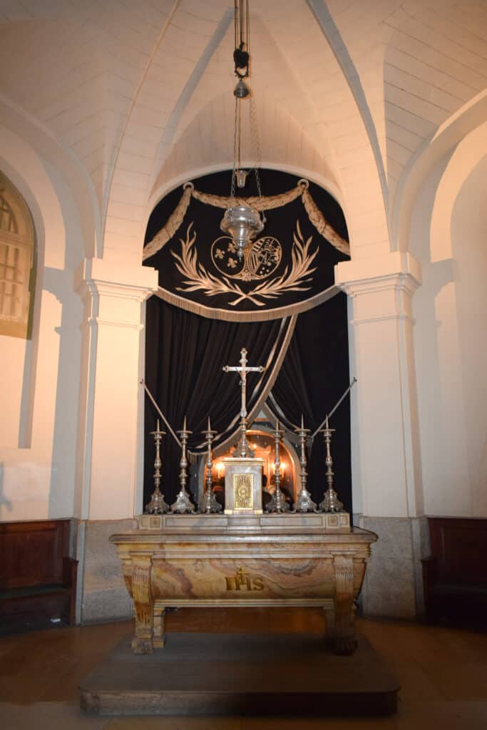 The commemorative chapel built in Marie-Antoinettes cell - free audio walking tour of Paris